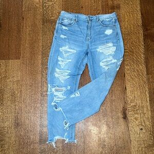 AMERICAN EAGLE MOM JEANS